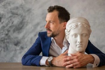 «Стереть несчастную любовь»: лекция психолога Максима Коваленко в «ГУМ Кинозале»
