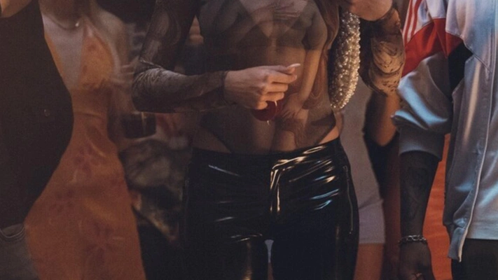 [quiz] Угадай, это кадр из испанской «Моей вины» или британской