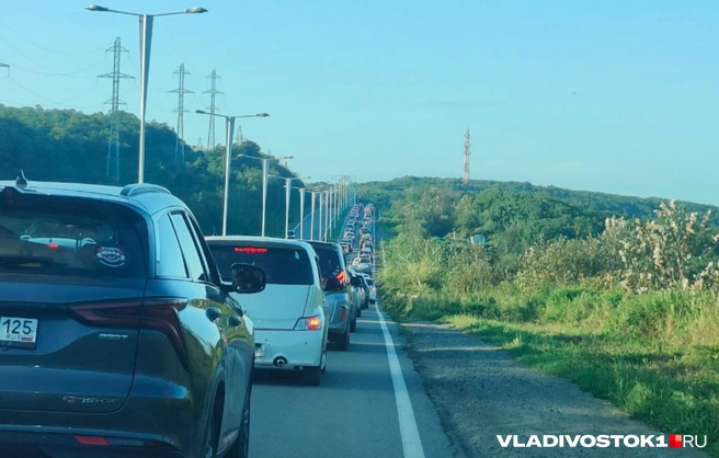 Конца пробки не видно | Источник: Татьяна Акишина / VLADIVOSTOK1.RU