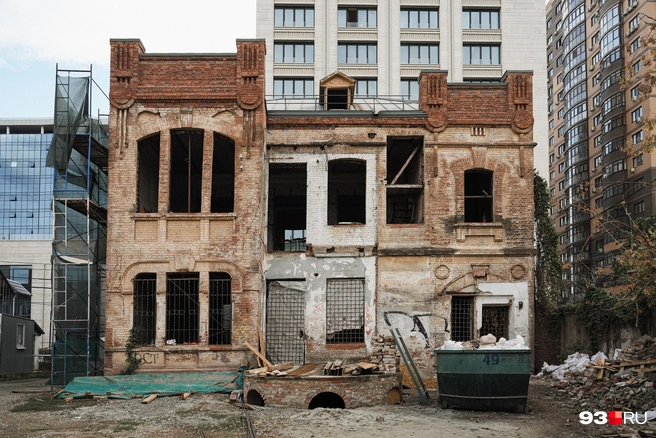 Дом архитектора Александра Косякина находится в самом центре Краснодара, на улице Кондратенко, 13 | Источник: Дарья Паращенко / 93.RU