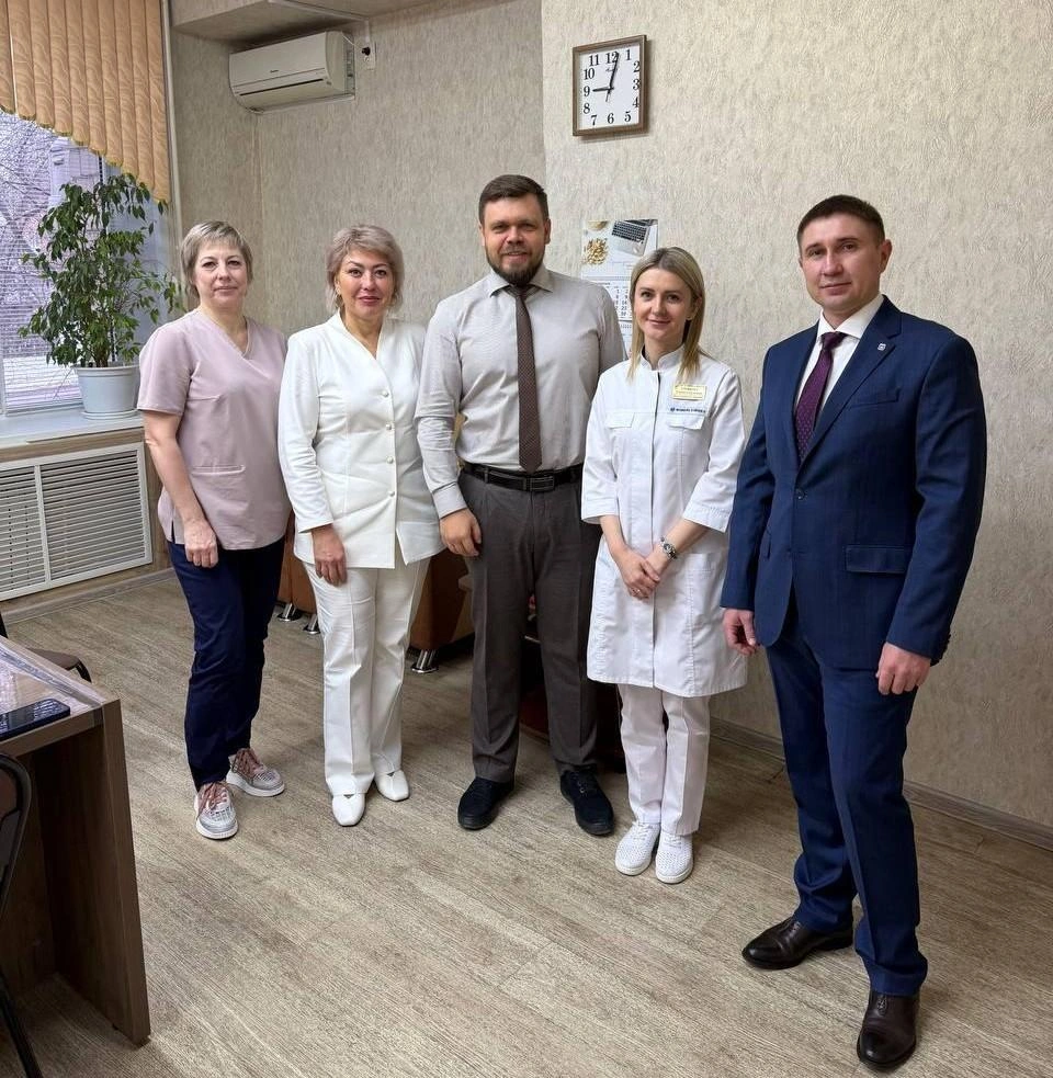 Александр Котов&nbsp;— справа | Источник: минздрав Оренбургской области