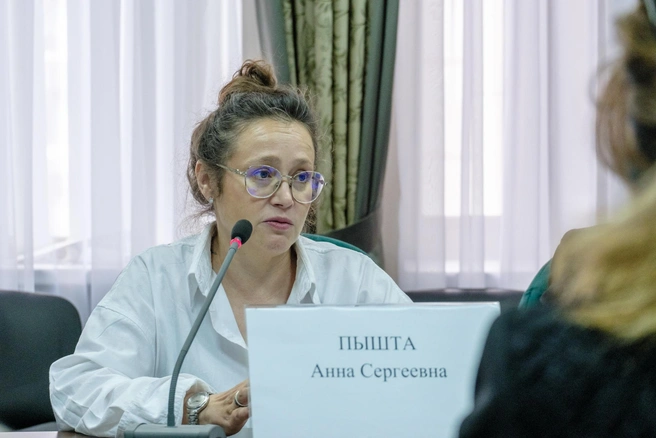 Директор департамента реставрации Анна Пышта простым языком объяснила, что показала экспертиза металла | Источник: Булат Салихов