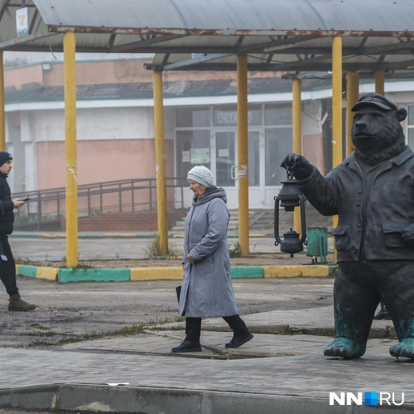 Нового медведя установили возле двух вокзалов в Сергаче | Источник: Наталья Бурухина / NN.RU