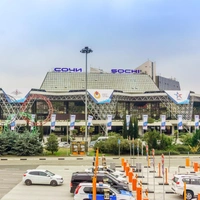 Предлагают домчать в Москву за ₽100 тыс., но это обман. Таксисты наживаются на застрявших в Сочи туристах