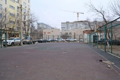В Астрахани обновляют спортивное поле на Краснодарской