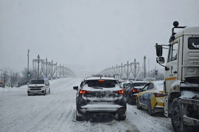 «Два часа стоим»: пробки в центре Москвы достигли 8 баллов