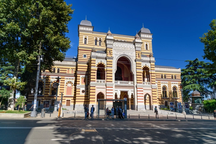 Туда и обратно: занимательная прогулка по главной улице Тбилиси для любителей истории и архитектуры