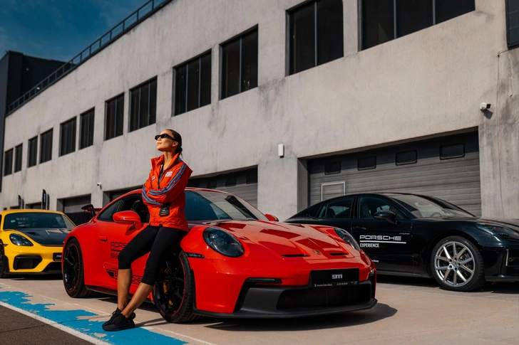 Заезды на гоночной трассе и поездка к Чарынскому каньону: Porsche Experience впервые в Казахстане | marieclaire.kz