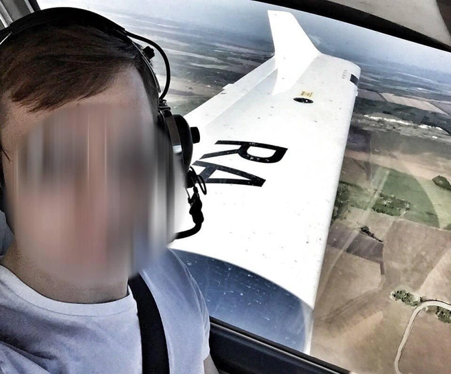 Данилу Т. 29 лет, он работает пилотом в крупной российской авиакомпании | Источник: соцсети Данила Т.