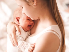 В Новосибирске 11-летняя школьница родила ребенка