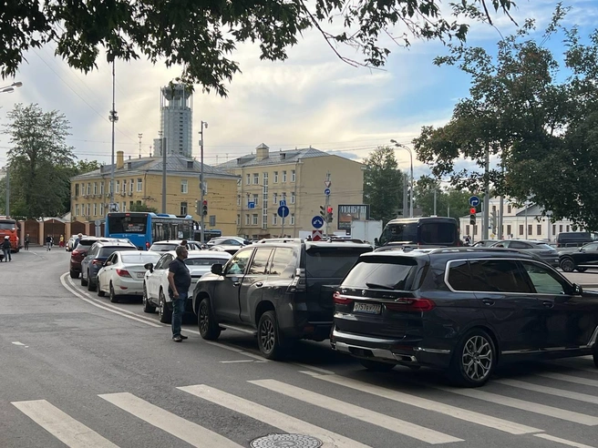 Перекрыто движение в центр Москвы | Источник: читатель MSK1.RU