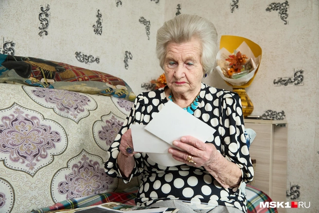 Рядом с домом Валентины Ивановны падала бомба | Источник: Дмитрий Толстошеев / MSK1.RU