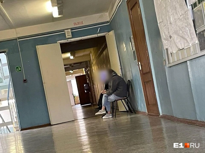 При такой температуре педагоги еще и открывают окна для проветривания | Источник: читательница E1.RU