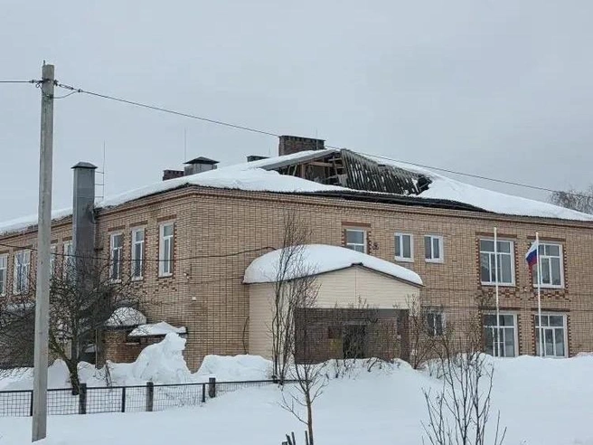 Крыша не выдержала обилия снега | Источник: Группа администрации Касимовского округа Вконтакте