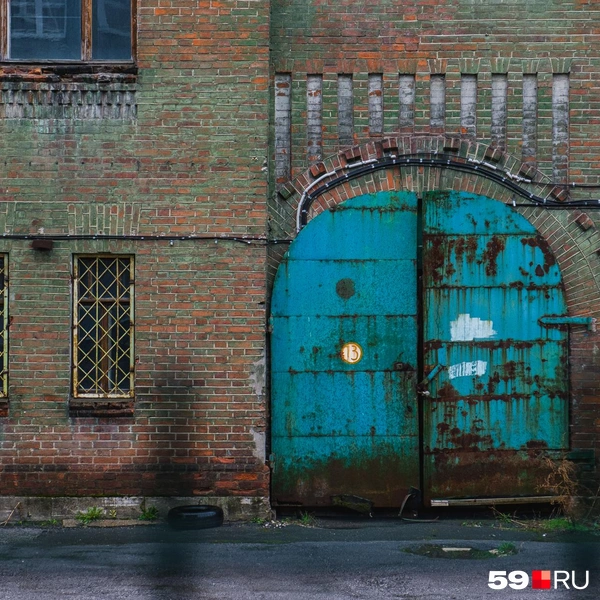 Арка, ведущая на улицу | Источник: Тимофей Калмаков / 59.RU