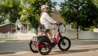 Весит 38 кг и разгоняется до 32 км/ч: Velotric выпустила складной трехколесный электротрицикл