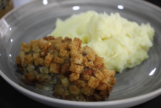 «Новосибирская» котлета за 365 рублей в столовой «Вилка Ложка» | Источник: Стас Соколов / NGS.RU