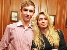 Вера Брежнева поцеловала 13-летнего поклонника