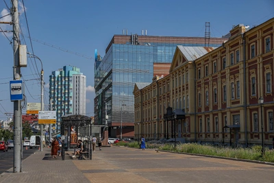 Под окнами домов или вместо них? Гостиницу у площади Лядова