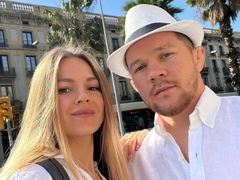 Похожа на Барби: как выглядит любимая женщина чемпиона UFC Петра Яна