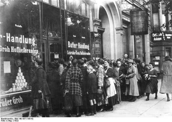 Миф о «Романском кафе», легенда о Черном лебеде и быль о гиперинфляции в Германии 1920-х