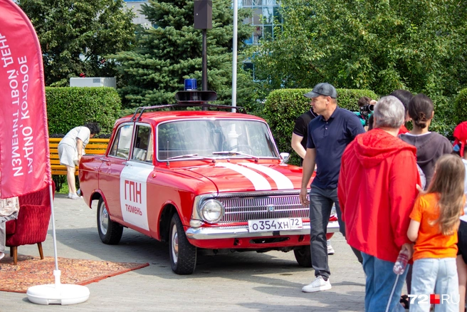 Пожарный ретроавтомобиль тоже был на выставке  | Источник: Павел Красотник / 72.RU
