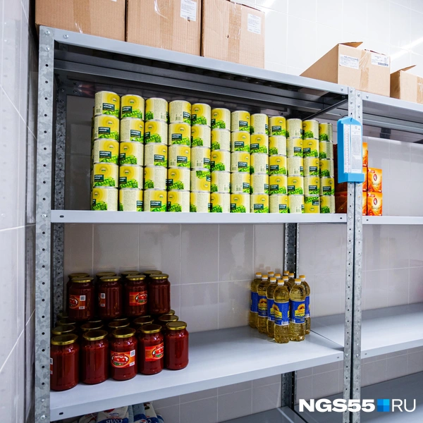На кухню уже завезли продукты | Источник: Кирилл Башинский / NGS55.RU