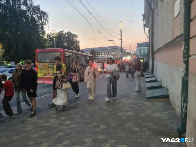 Пройти по мосту очень трудно | Источник: Светлана Коновалова / YA62.RU
