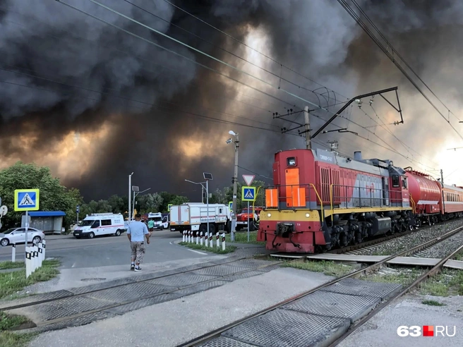 На тушение прибыл пожарный поезд | Источник: Алексей Ногинский / 63.RU