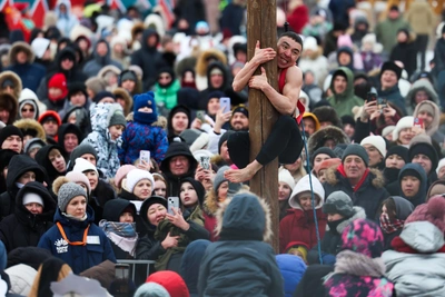 Масленичные гуляния в Омске: богатыри, красавицы и конкурсы