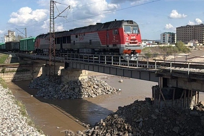 В Дагестане возобновили движение поездов после ремонта моста