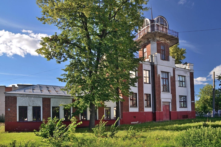 Первая школа в Иваново в стиле конструктивизм 1928 года постройки, объект культурного наследия. | Источник: alvant/Shutterstock/Fotodom.ru
