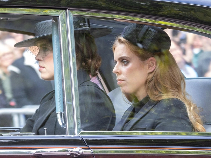 Лишат ли королевских титулов Беатрис и Евгению после скандала с принцем Эндрю? | marieclaire.ru