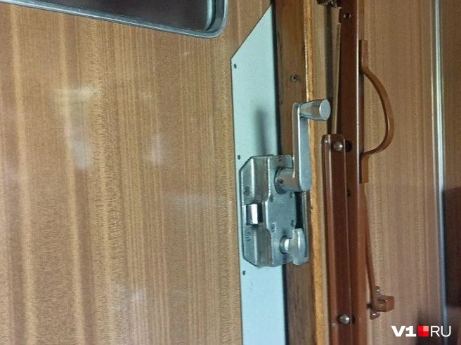 Ретроатмосферой телефон не зарядишь… | Источник: читатель V1.RU