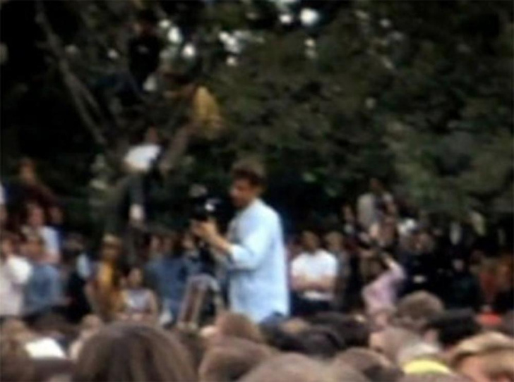 Кадры невероятной хроники: Харрисон Форд на работе в группе The Doors