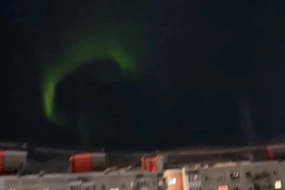 Мурманчанин снял северное сияние из окна квартиры