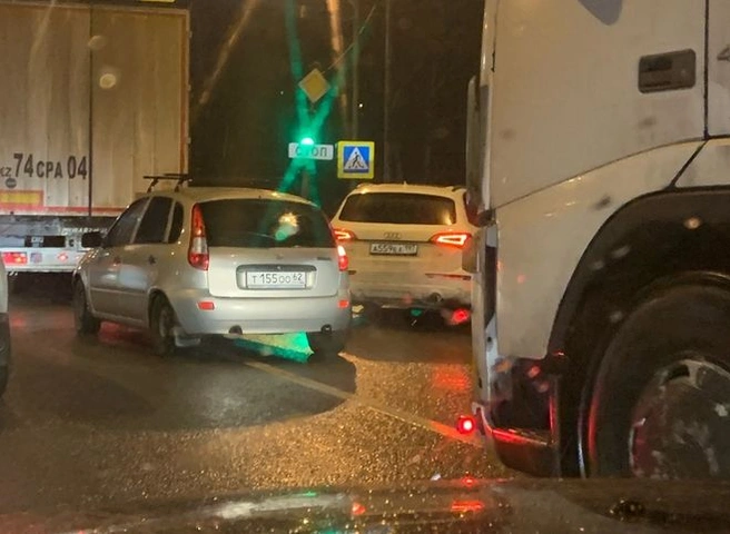Из-за ДТП на Южной окружной образовалась пробка | ya62.ru