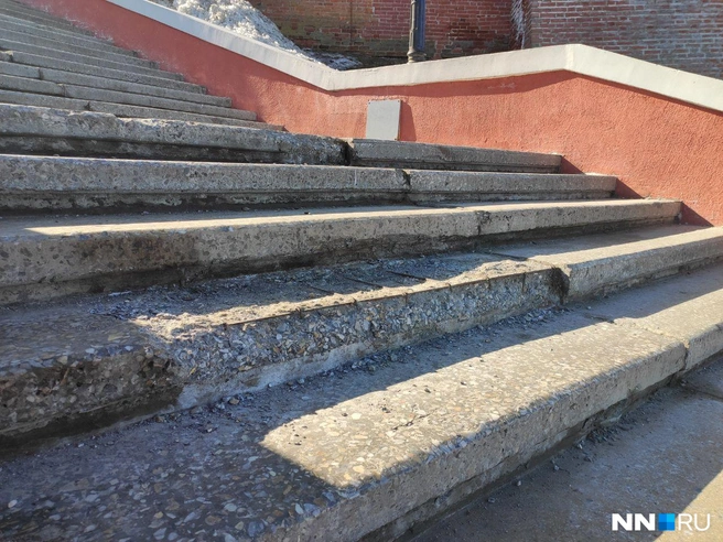 Ступени тоже переживают не лучшие дни | Источник: Наталья Бурухина / NN.RU