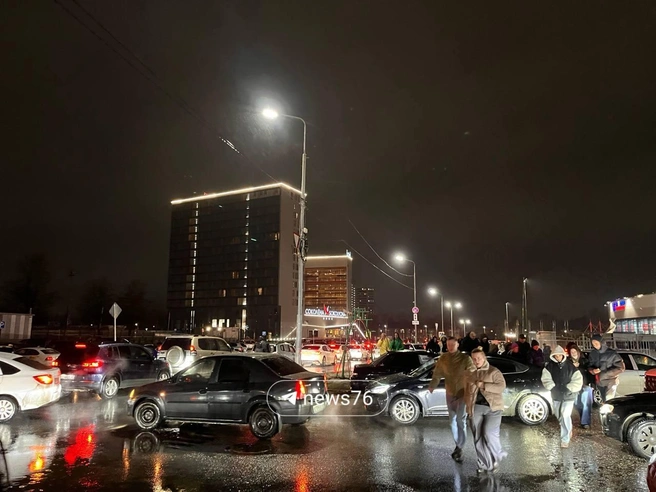 Транспорт и пешеходы в конфликте | Источник: Кристина Геворкян / 76.RU