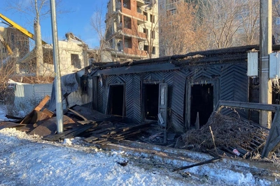 На берегу озера Кабан сгорел последний деревянный дом