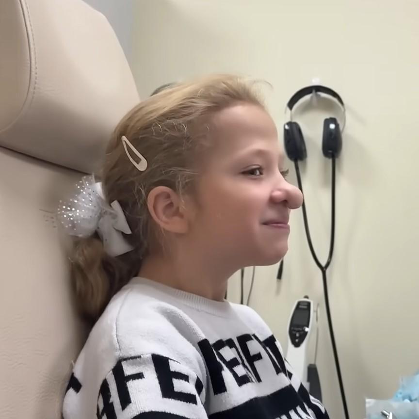 10-летняя Варя, которую сверстники дразнят Бабой-ягой из-за носа, ляжет на операцию