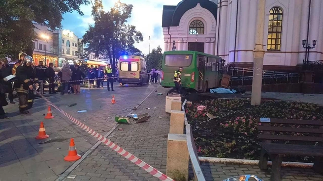 Автобус сбил людей и въехал в храм | Источник: ГАИ Свердловской области