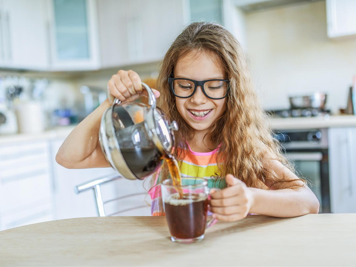 Яд для детей: с какого возраста ребенку можно пить кофе