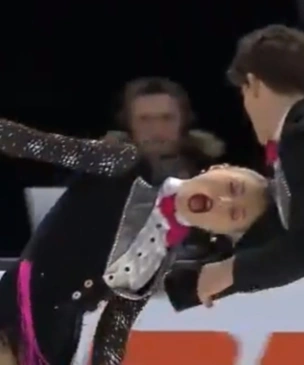 Фигуристка во время выступления на чемпионате Канады запуталась в пиджаке партнера (видео)