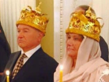 Юрий Лужков принимает поздравления с венчанием