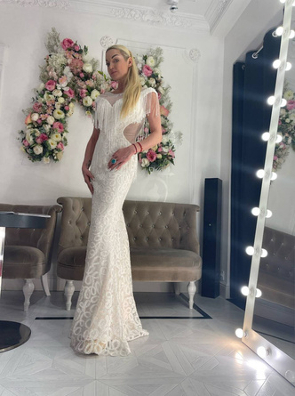 Полупрозрачное и с бахромой: Волочкова купила себе свадебное платье