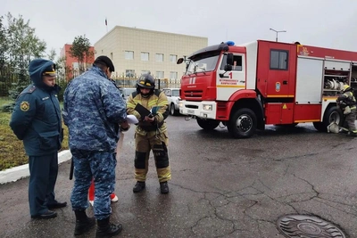 Пожарные МЧС провели учения в суде Камчатки