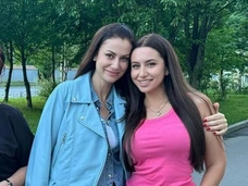 Томный голос, секси-позы и намеки на одиночество: дочь Анны Ковальчук Злата стала певицей