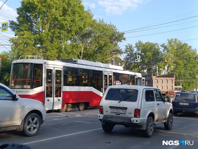 Очевидец предположила, что на дороге произошло ДТП  | Источник:  Ольга Бурмистрова