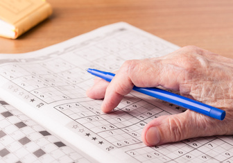 Учиться и еще раз учиться: у образованных людей в старости реже прогрессирует деменция
